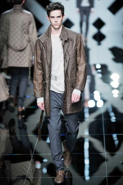 Look 3